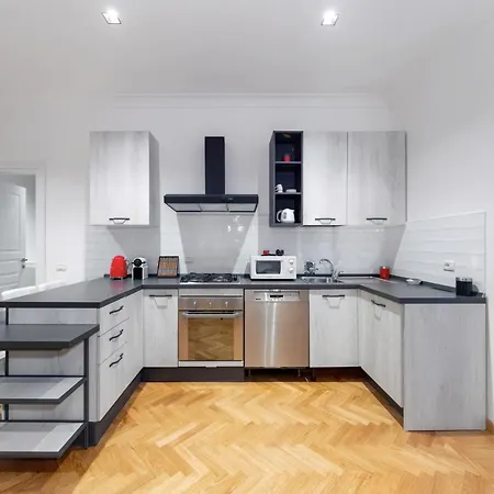Piazza Venezia Design Apartment