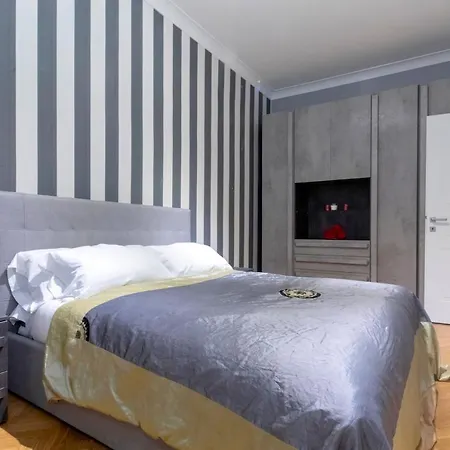 Piazza Venezia Design Apartment *